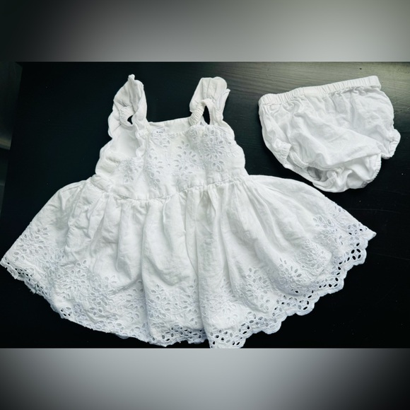 Baby Gap -Baby Eyelet Set - 3/6 months - Picture 2 of 5